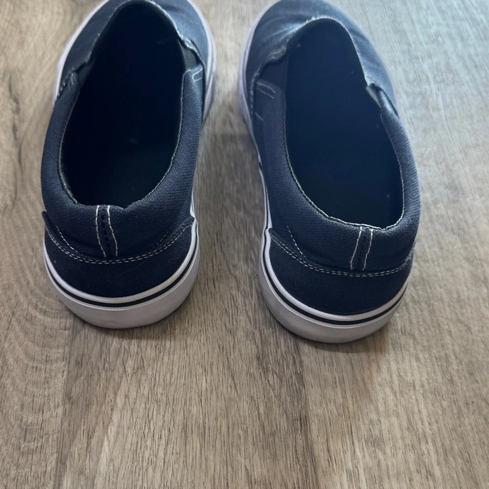 Kids Navy Slip-On Canvas Shoes size 4